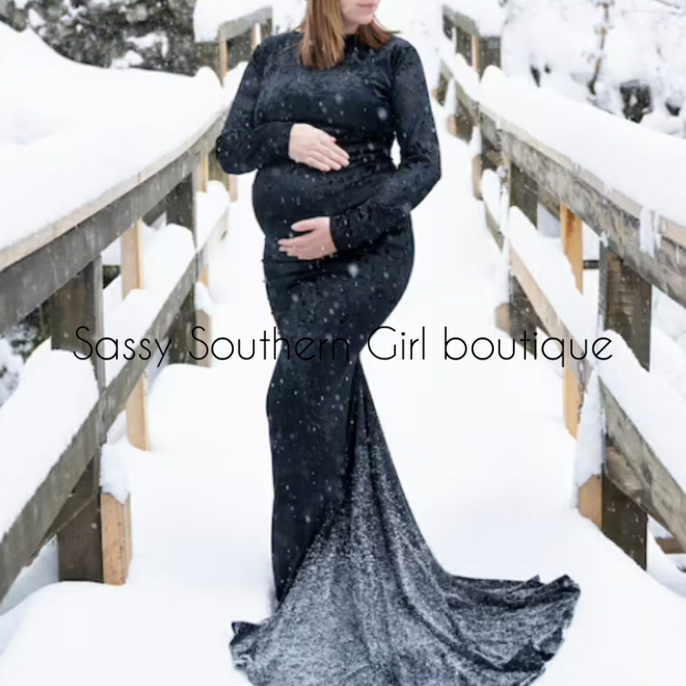🆕⭐ Black velvet maternity dress